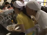 島國老少歡壽司店裡的特殊服務